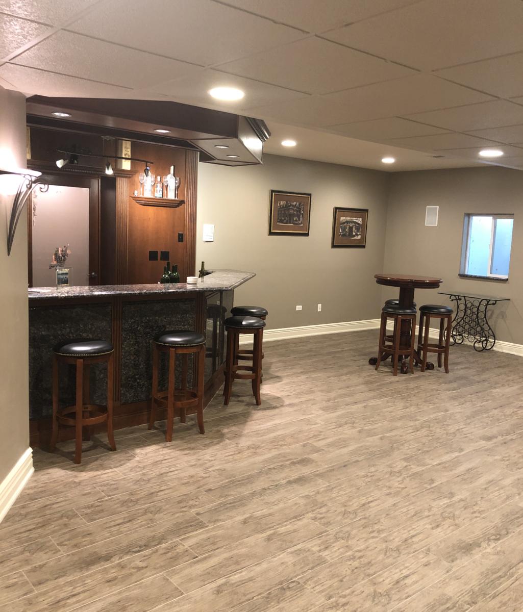 Traditional Style Basement Bar with Dark Wood